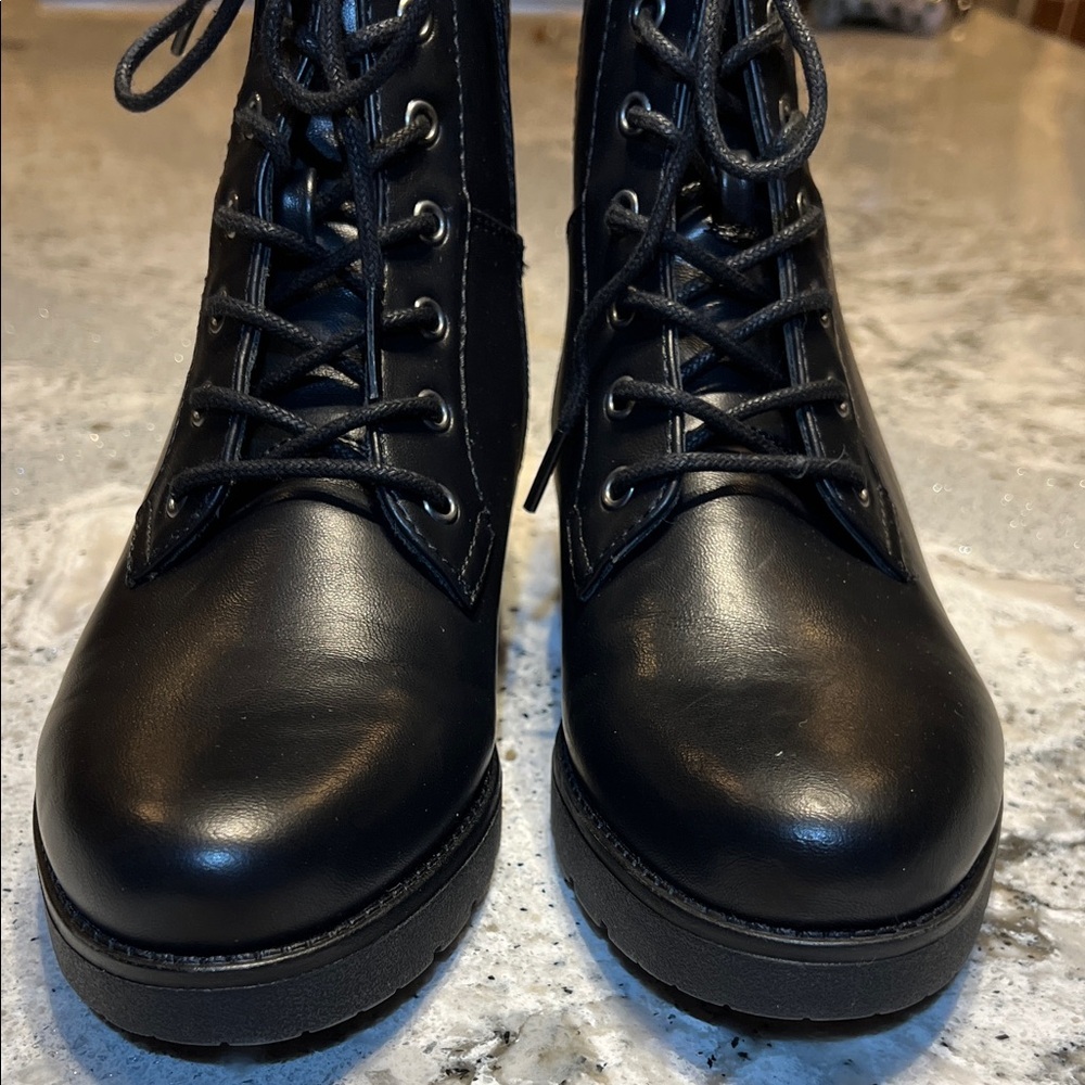 NWOB SOUL Naturalizer Black Lace-Up Boots Size 7 - Picture 3 of 9